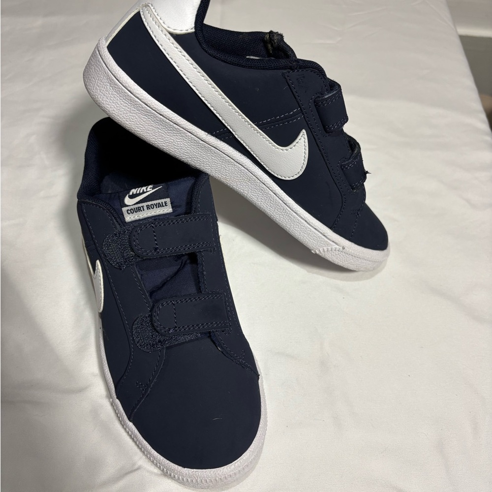 Nike Kids Navy and White Velcro Sneakers